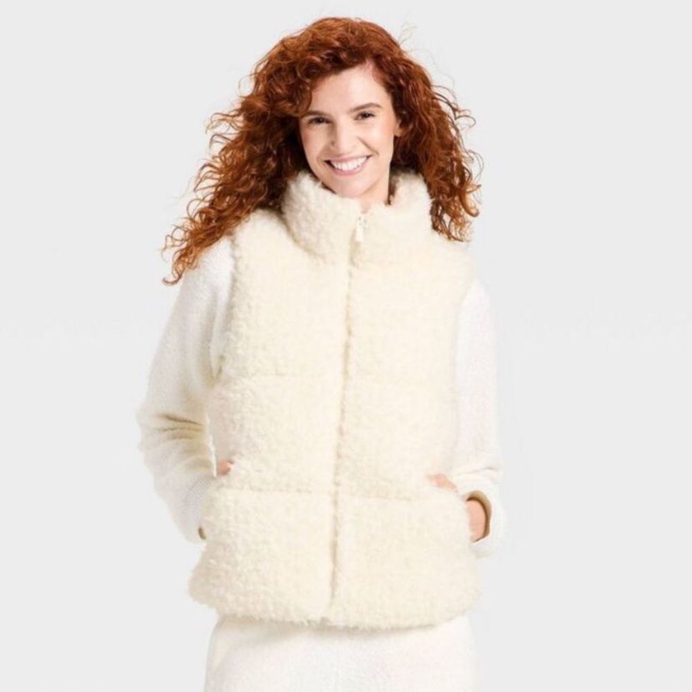 NWT Universal Thread Faux Shearling Puffer Vest w/ Pockets Ivory Cream Women's S